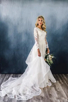 2019 skromne vjenčanice A Line s dugim rukavima kašičica vrata šampanjac čipka aplicirano cvijeće LDS vjenčanica