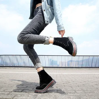 2020 nabijen moto čizme za žene jesenski modni cijele čarapa sandale borbene čizme Ženske cipele